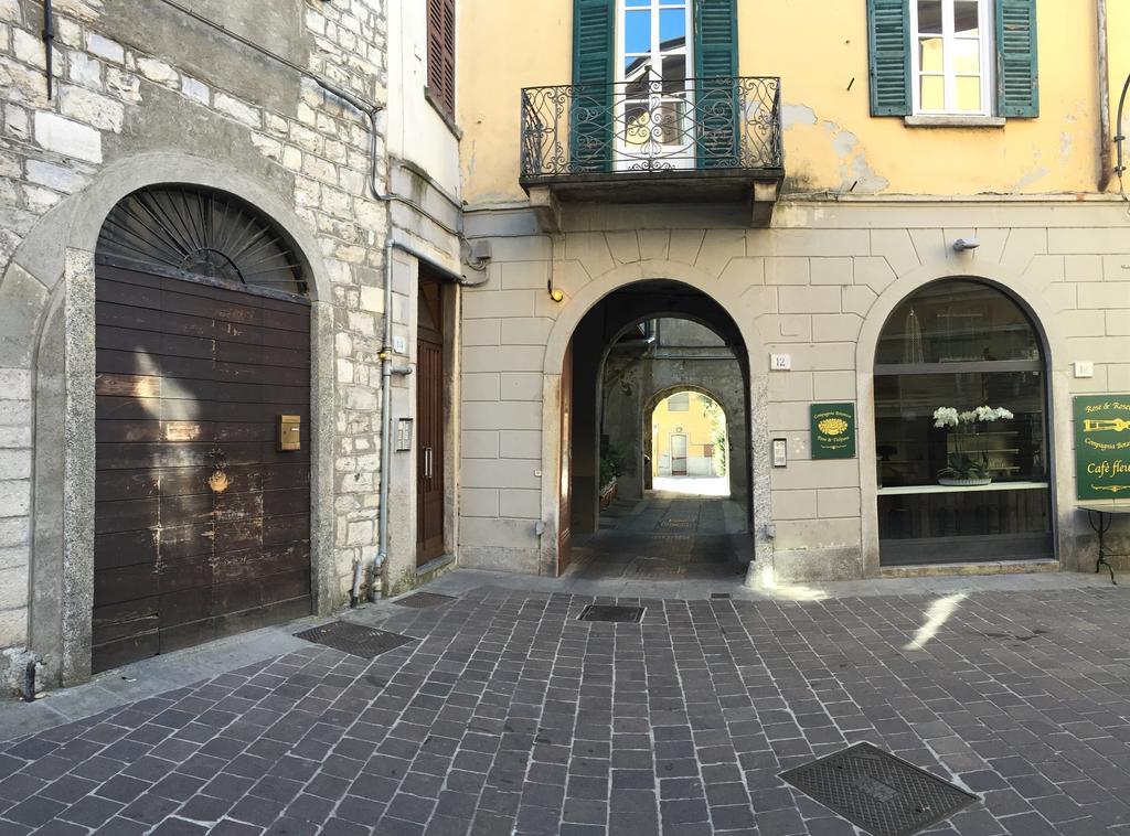 Ancient Courtyard Bonanomi In Como Historic Centre Cameră foto