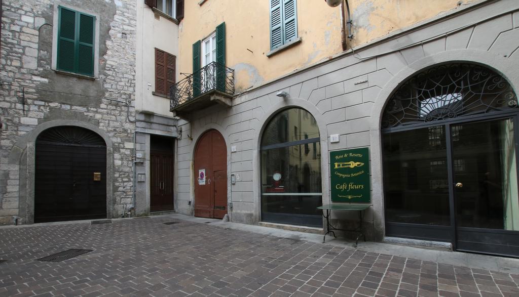 Ancient Courtyard Bonanomi In Como Historic Centre Exterior foto
